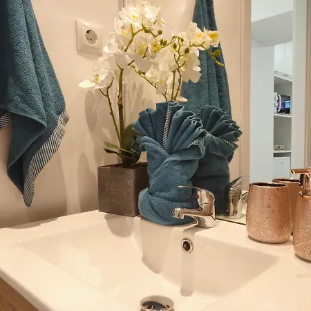 Bellevue Sea View By Namaste Elite Apartment